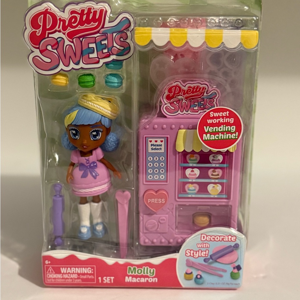 Molly Macaron Doll with Vending Machine - Blue and Pink
